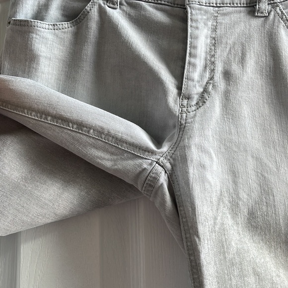 Marc Cain Distressed Slim Jeans 8 - Picture 15 of 15